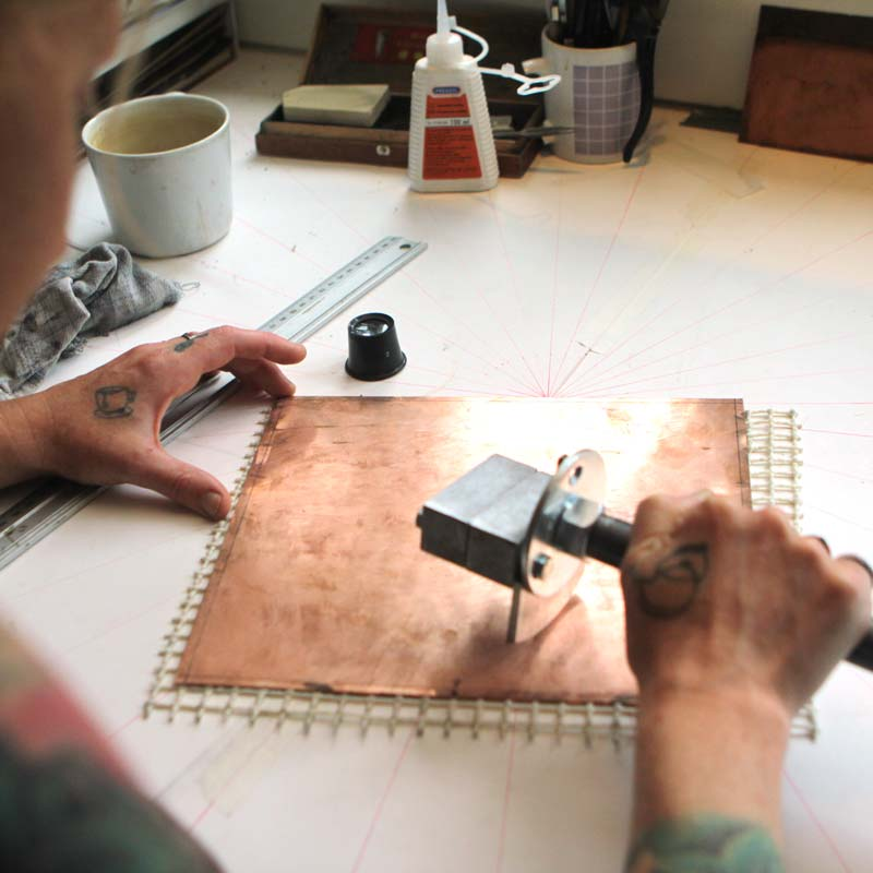Malou da Cunha Bang working on a copper plate in the printshop